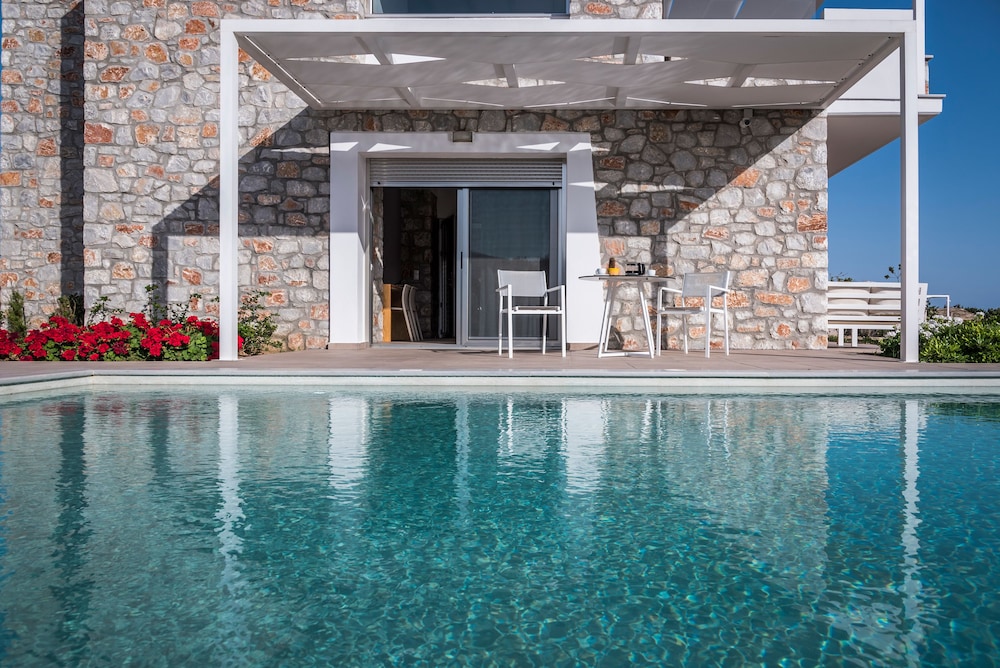 Cedar Bay Beachside Villas