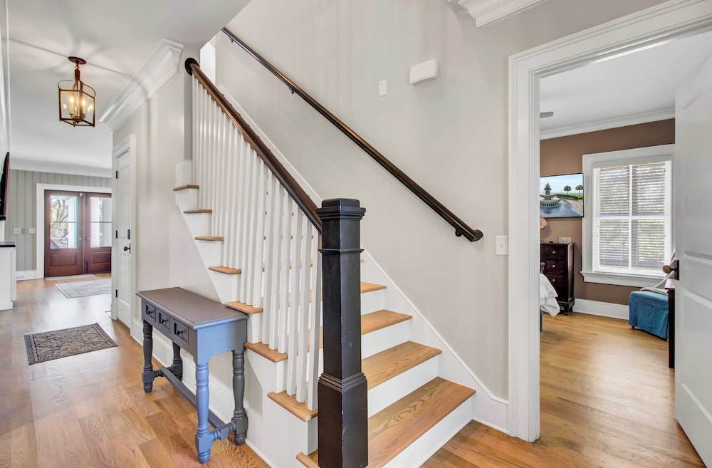 Steps to the Beach! Pool, Gym, Game Room, Movie Theater 3301 Palm by Avantstay