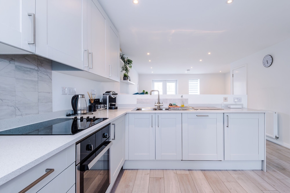 Luxury 2br in Salford, Slps 6, Wifi, Parking & ps5
