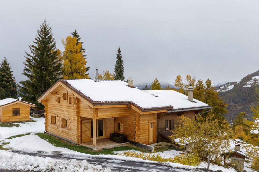 Rosaline - Large and Cosy Swiss Chalet With Beautiful Views