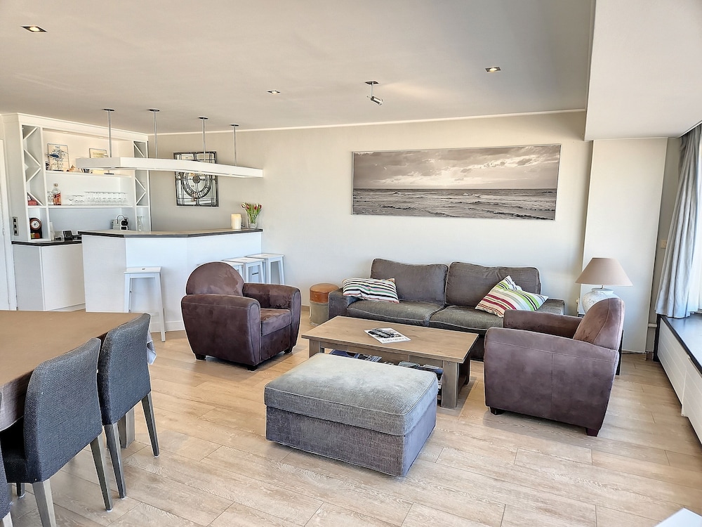 Apartment Albertstrand With Stunning Seafront View