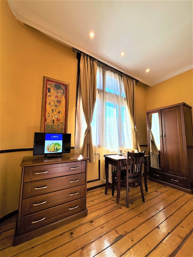 Lopera Guest House