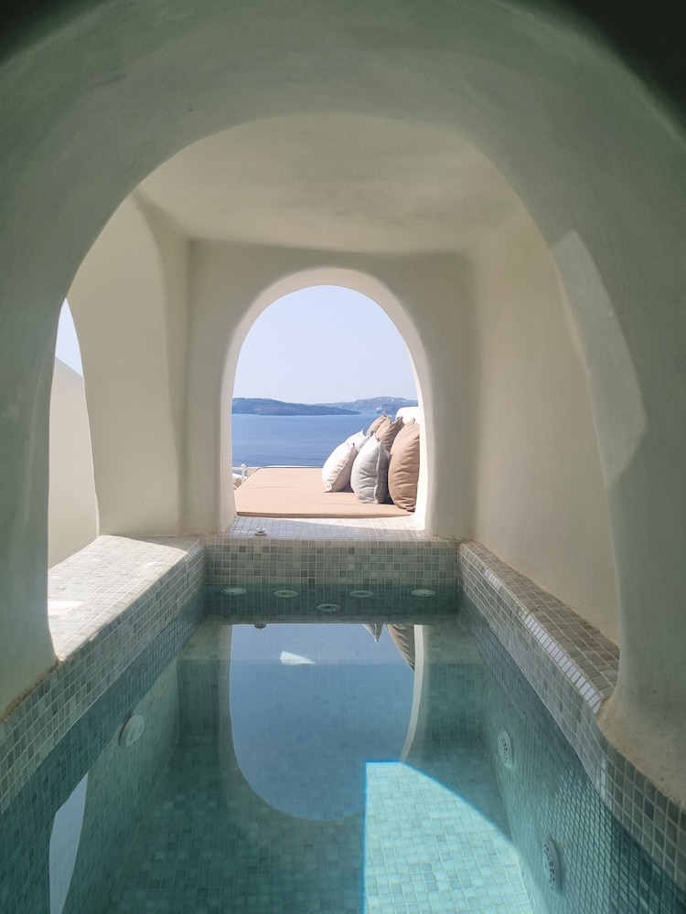 Lunar Sea Suite Hot-tub & Caldera View