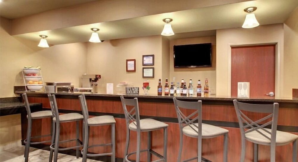 Cobblestone Inn  Suites - Altamont - Property Image 7