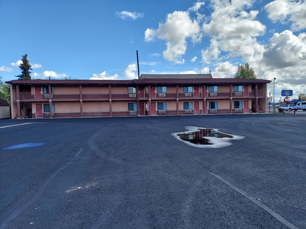 Vernals Best Value Inn view 2
