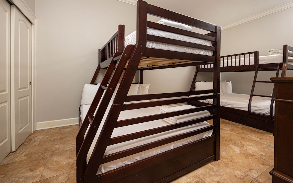 The Oasis 1712 Formerly Phoenix West Ii 1712 4 Bedroom Condo