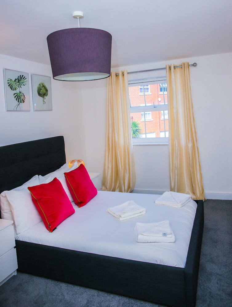 Modern 2 Bedroom Apartment