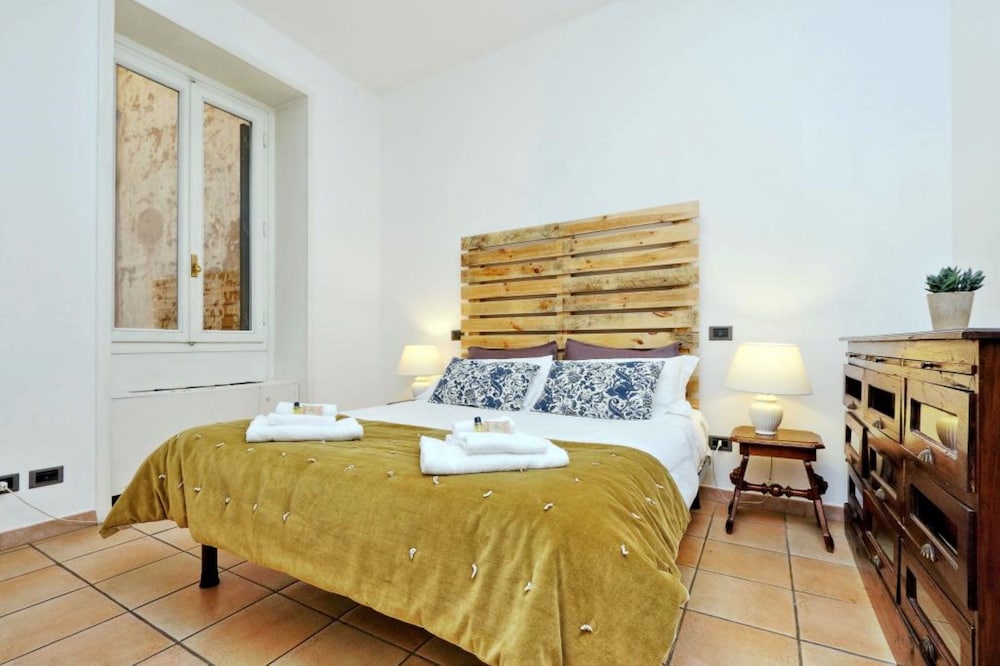 Unique Grand Trevi Fountain Apartment