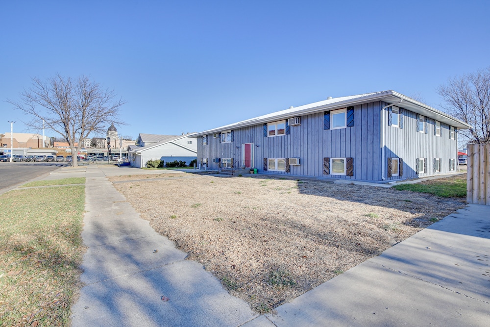Pierre Vacations - Downtown Pierre Apartment  1/2 Mi to River! - Property Image 8