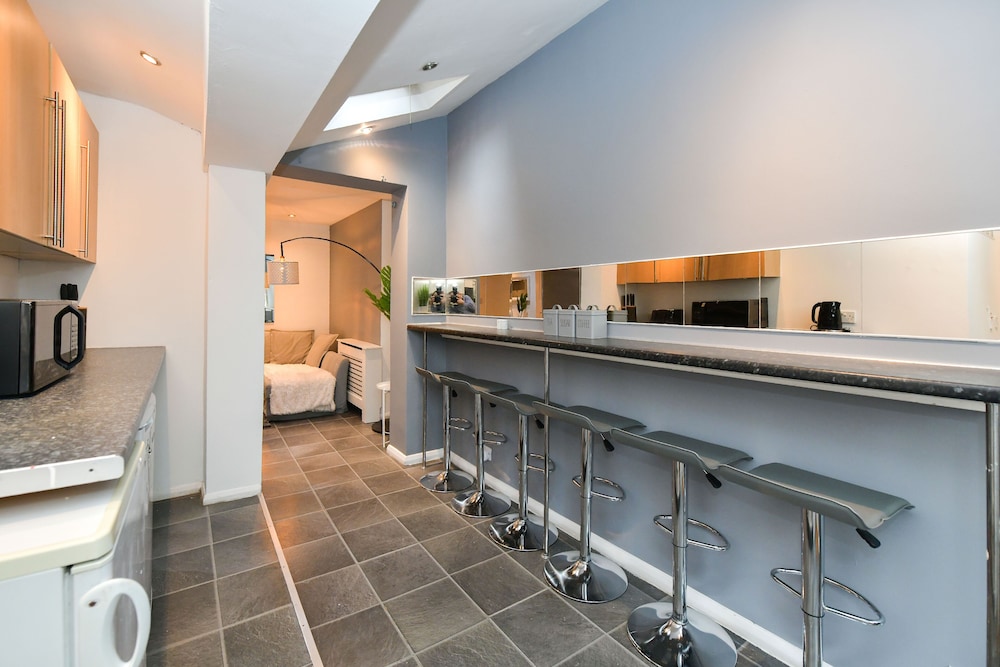 Impeccable 4-bed House With Garden in Brixton