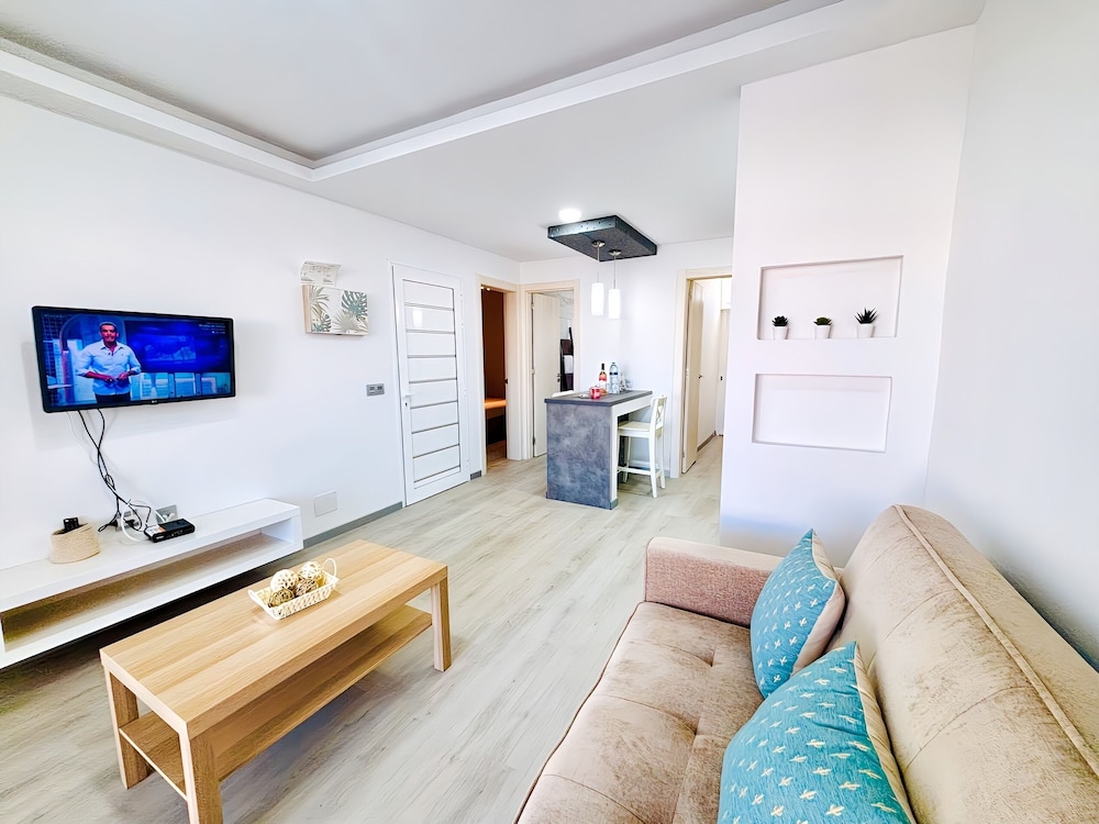 Apartment Bellissima With Pool and Wi-fi, 200m From the sea in Puerto del Carmen