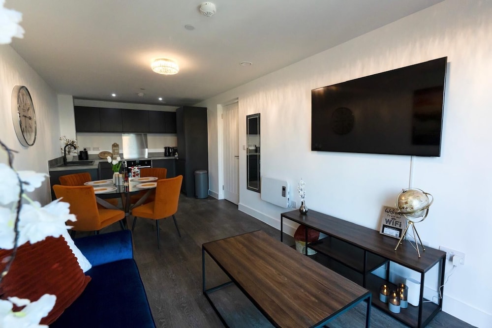 Luxe I Penthouse I Balcony I City Views I Parking I Liverpool City Center I
