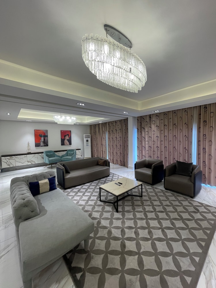 Sujimoto Residences Precious
