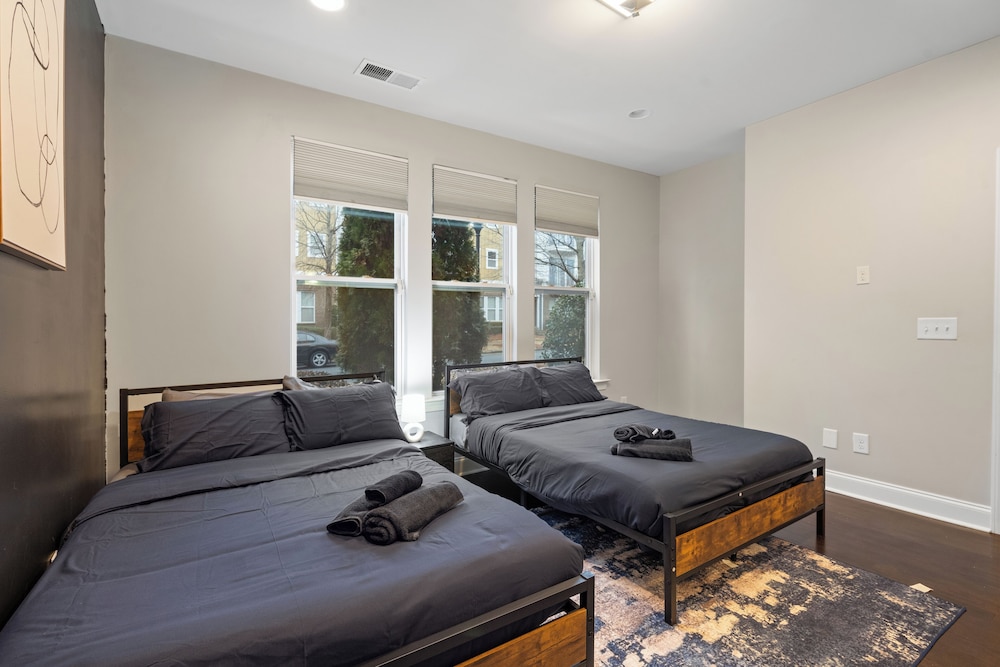 Luxe 3BR Townhouse in Camp North End