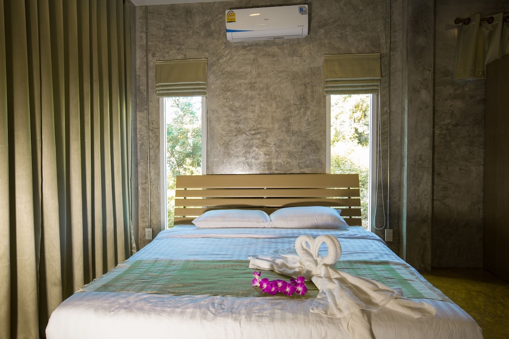Nan De Panna Riverside Homestay