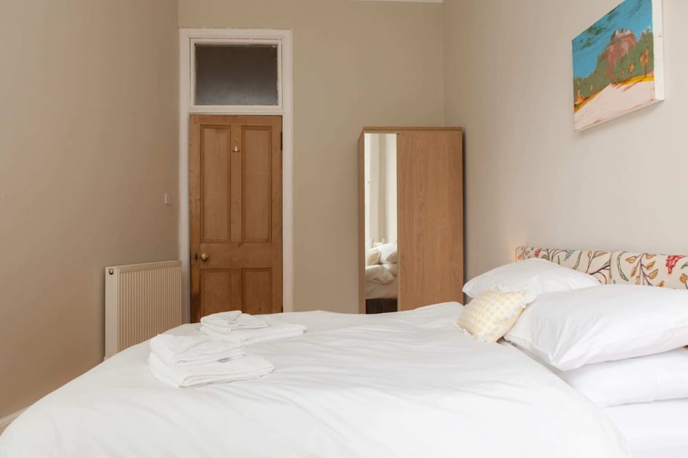 Amazing 4 Bedroom Apartment Just Off The Meadows