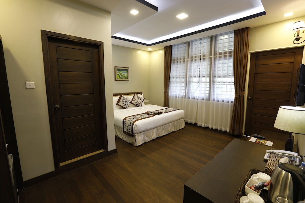 Cloud 10 Boutique Hotel