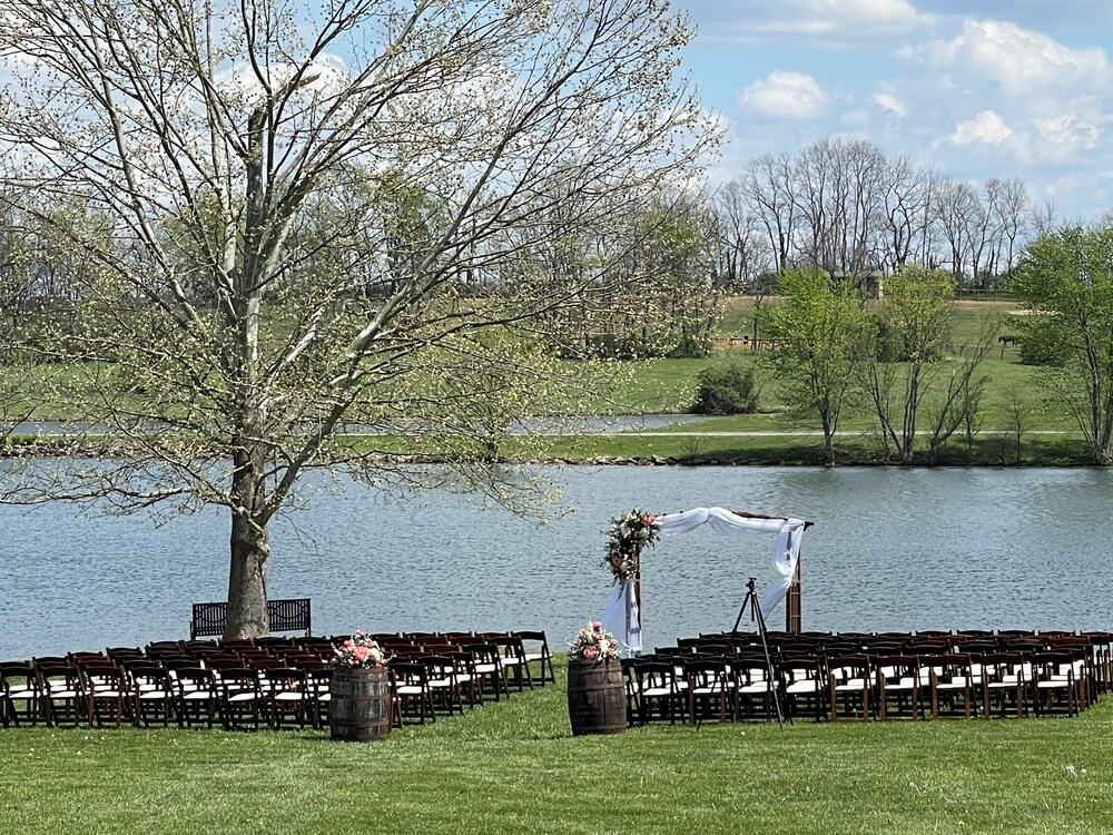 The B & B at Queenslake