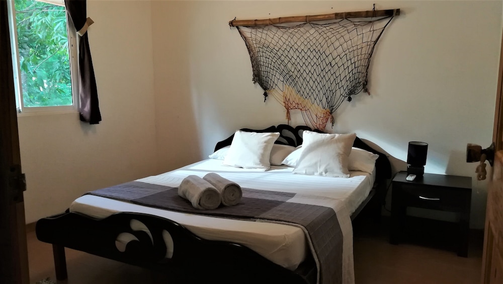 Colibri Surf House & Flats
