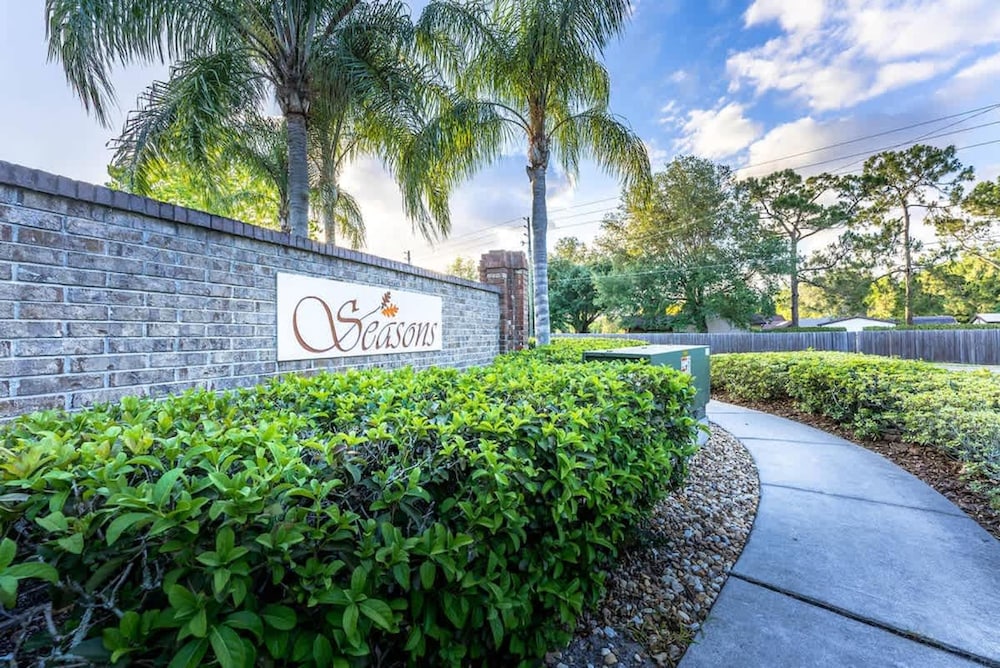 Entertaining Game Room 4BR Near Disney