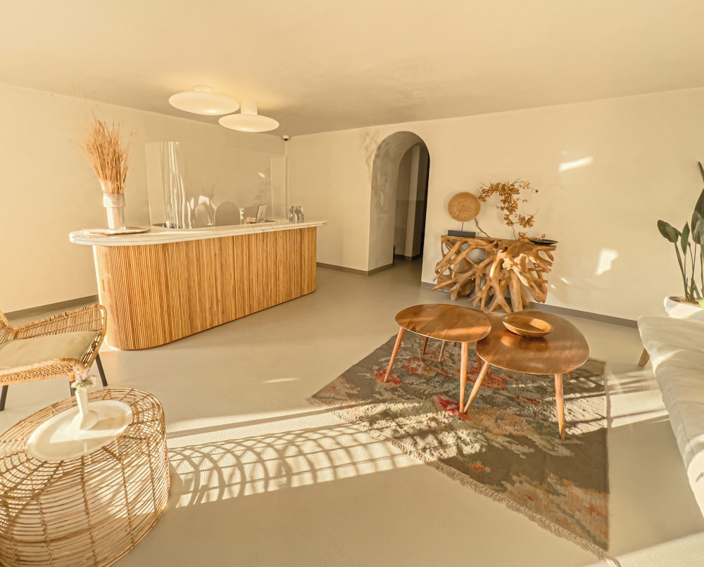 Pilos Suites