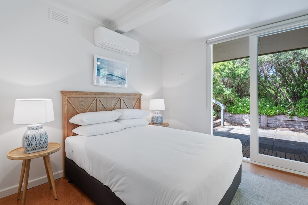 Spacious Coastal 4-bed Steps From the Sand