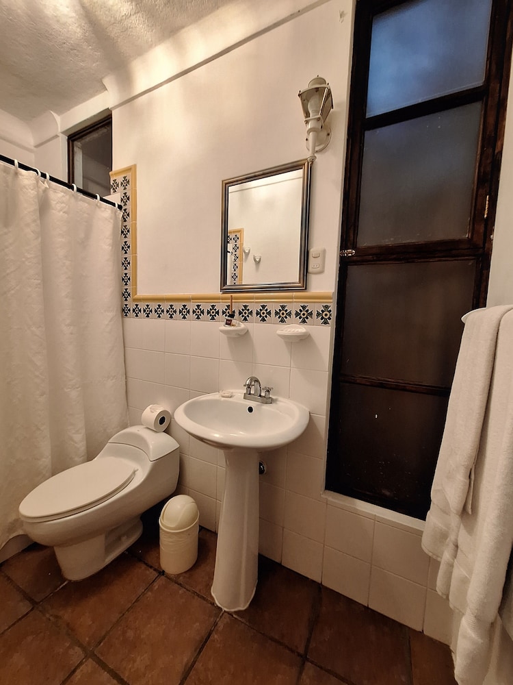 Yellow House - Hostel