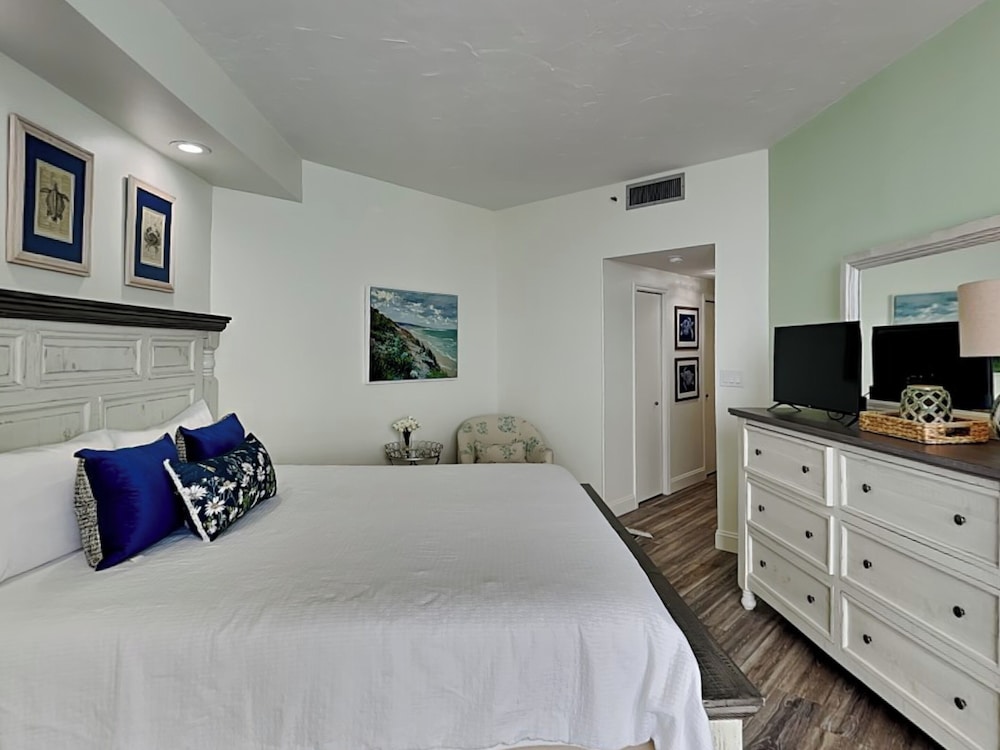 Surfside #1610 by Southern Vacation Rentals
