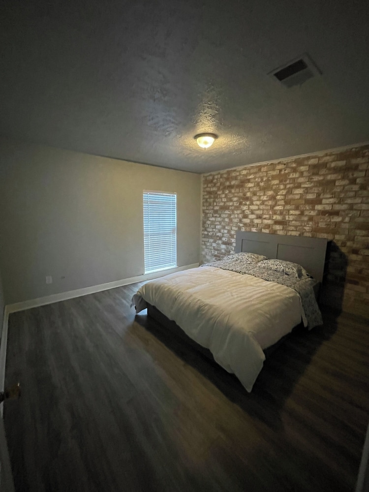 12371 Sharpview Dr