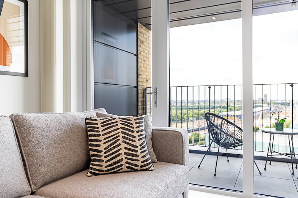 Sky-High Studio with Stunning Views