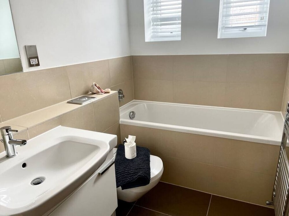 Blue Heron - 2 Bedroom Apt With 2 Parking Spaces - From 165 Per Night view 4