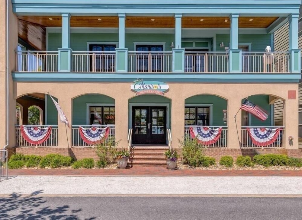 Sunset Island - 39 Fountain Drive West 3f 3 Bedroom Condo