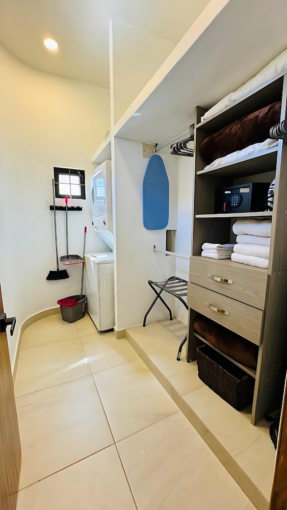 Ajijic Modern 1 Bedroom Guesthouse -patio - BBQ - Bikes - Gym - Pickleball Court