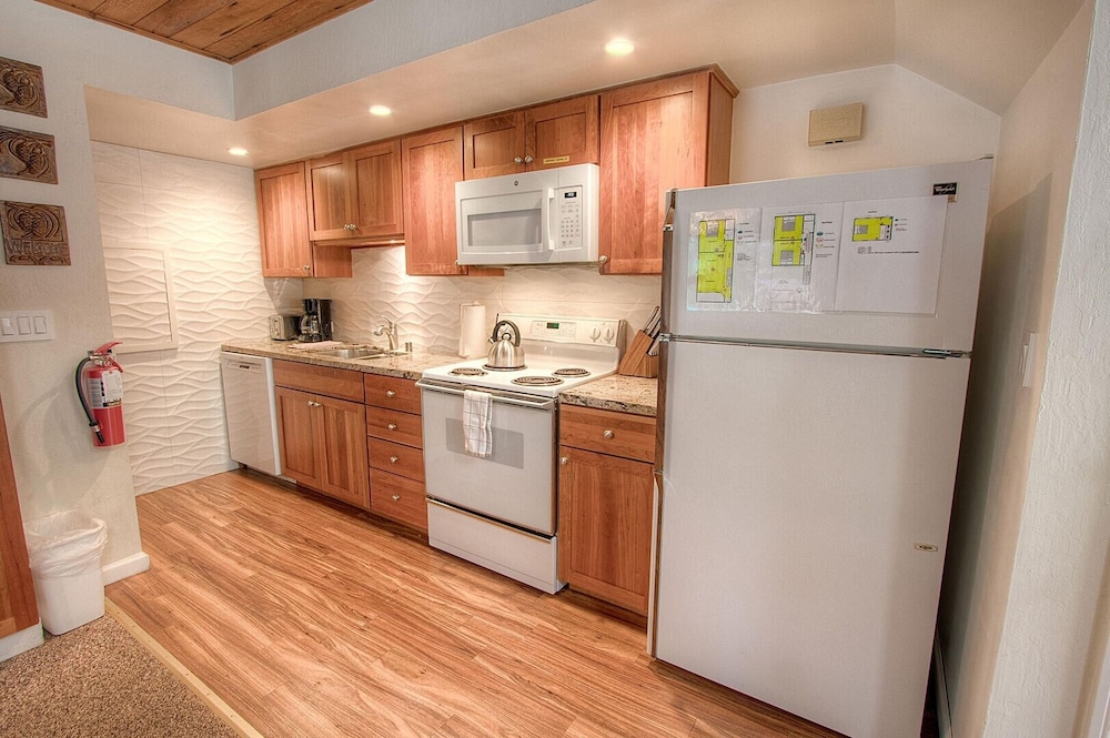 Lake Tahoe Vacations - Cartwright Corner Condo 4 Bedroom Townhouse by RedAwning - Property Image 10