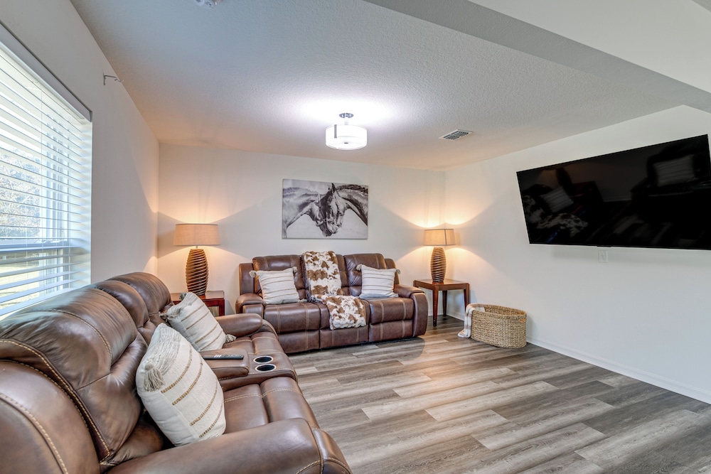 Yard Space & Games: Pet-friendly Ocala Retreat