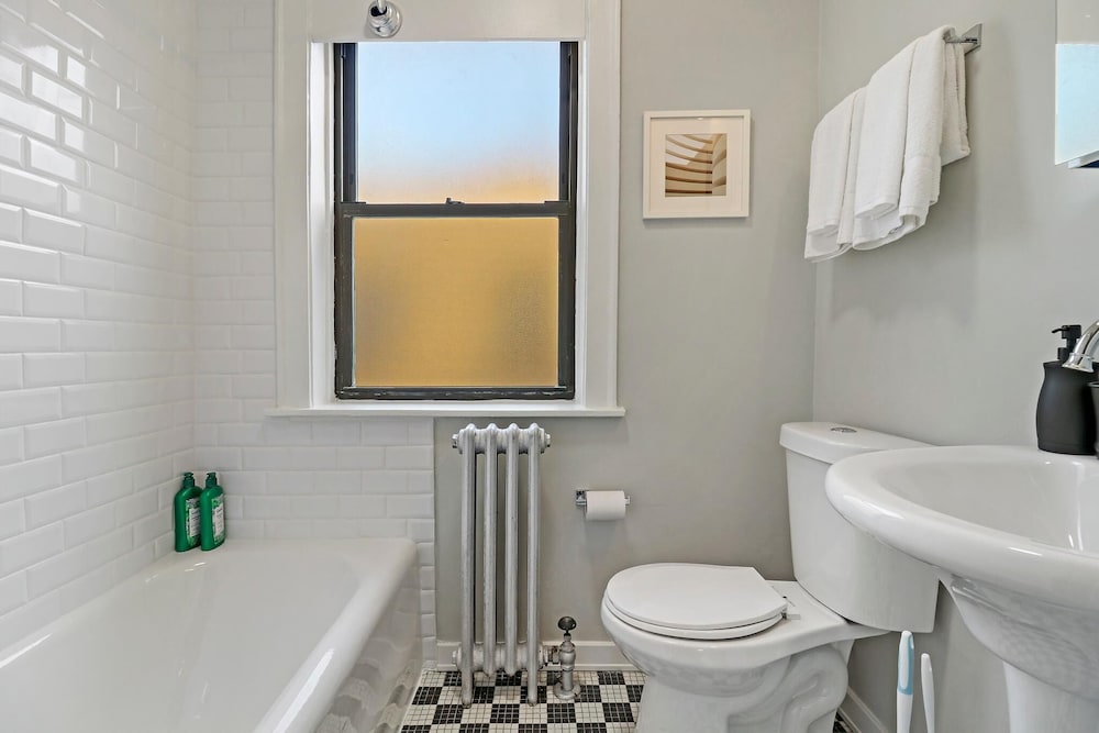 Portage Park 1BR Retreat - Montrose 2S