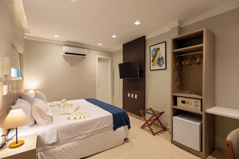 Aira Hotel