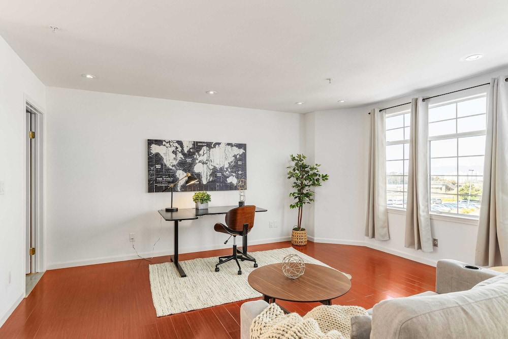 @ Marbella Lane - Vibrant 5BR Home in Daly City