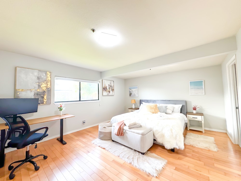 Sunnyvale 3B2b Super Big House