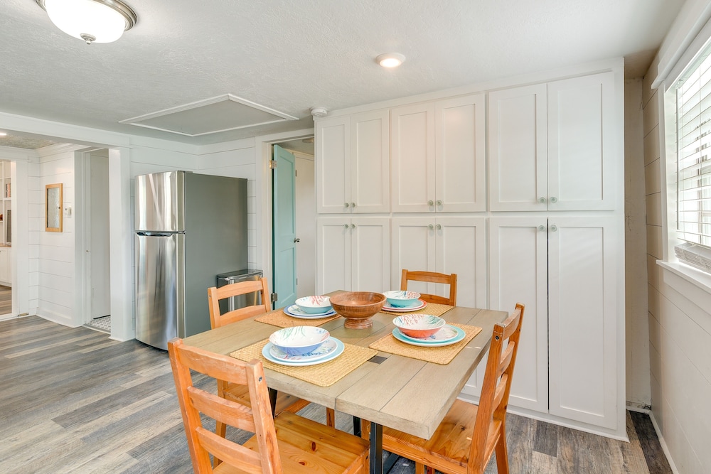 Galveston Vacation Rental: Deck & Central Location