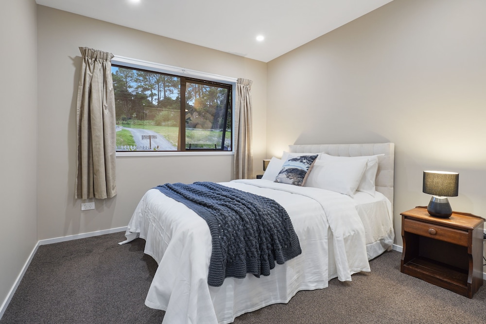 Restful Country Getaway Nr Trust Arena view 2