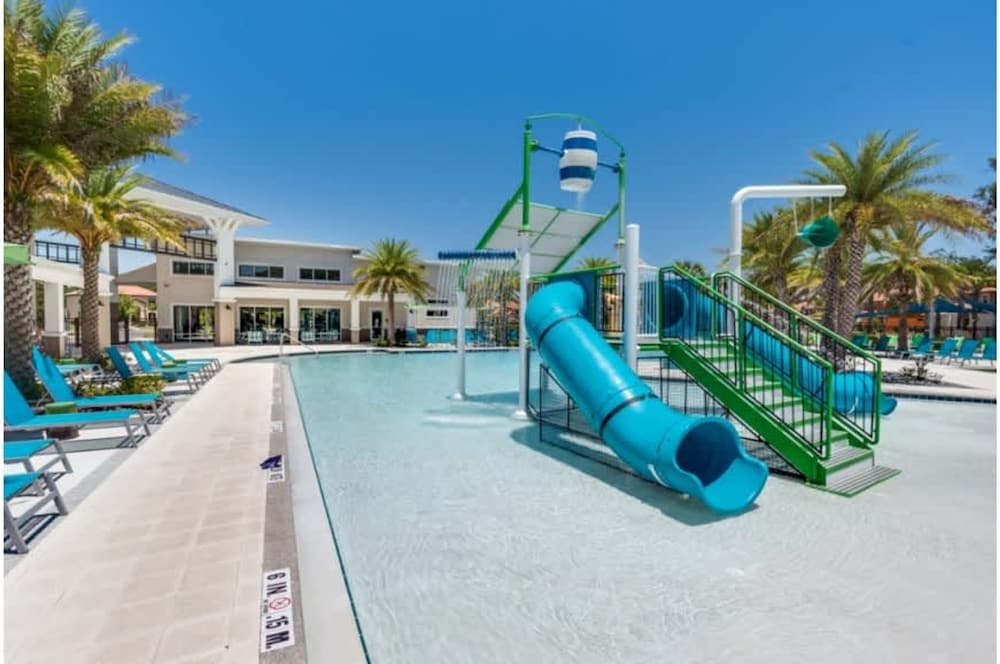 Super Blue- Sleeps 24 w Pool Movie Loft
