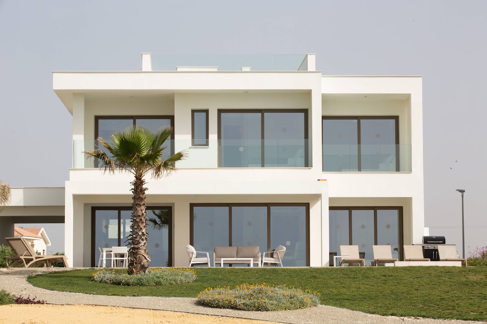 Phaedrus Living: Serenity Waves Villas No.2