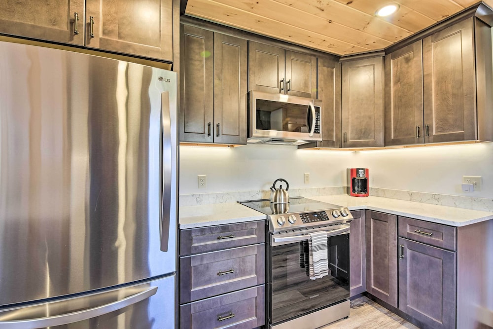 Cozy & Peaceful Waterfront Cabin on Porter Lake! view 3
