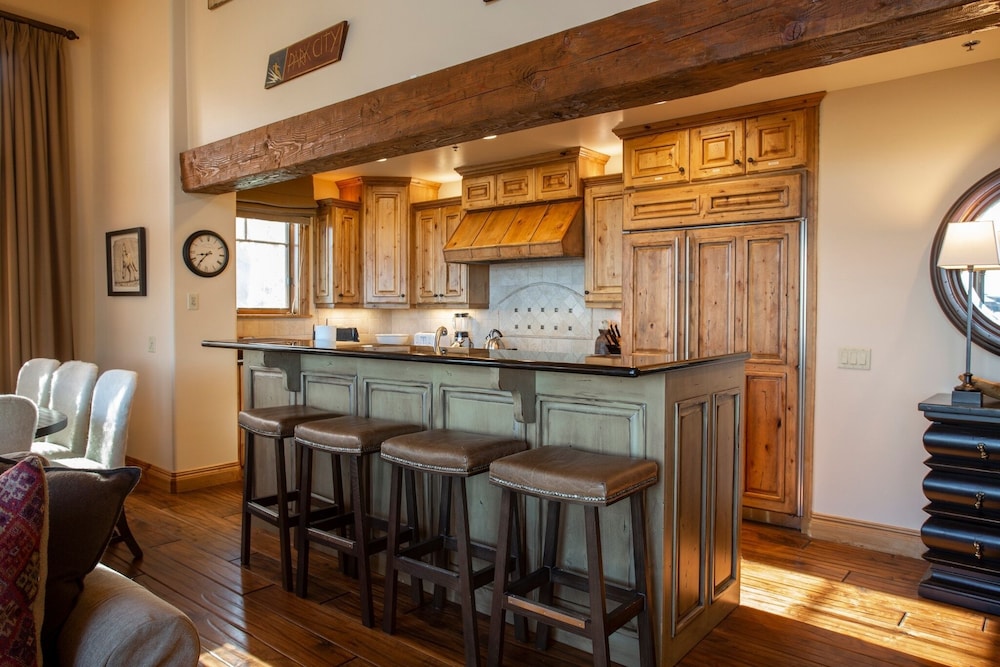 Grand Lodge - Penthouse #406 - Ski-in/out 5 Bedroom Condo