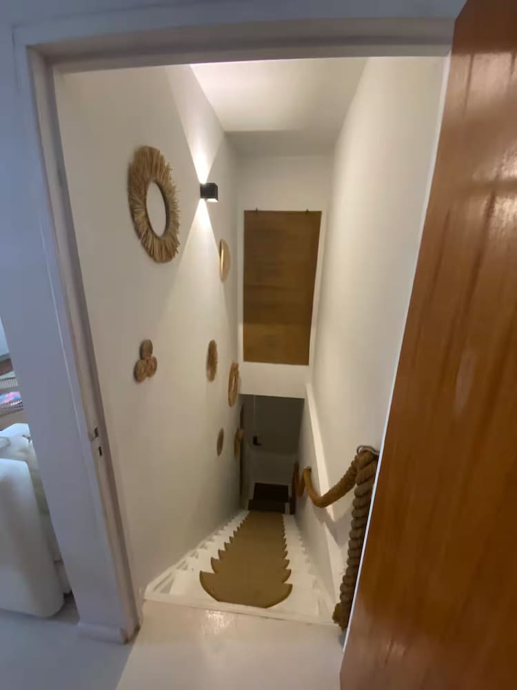 Palm Beach Vacaysuites - Coconut Suite - Top Floor