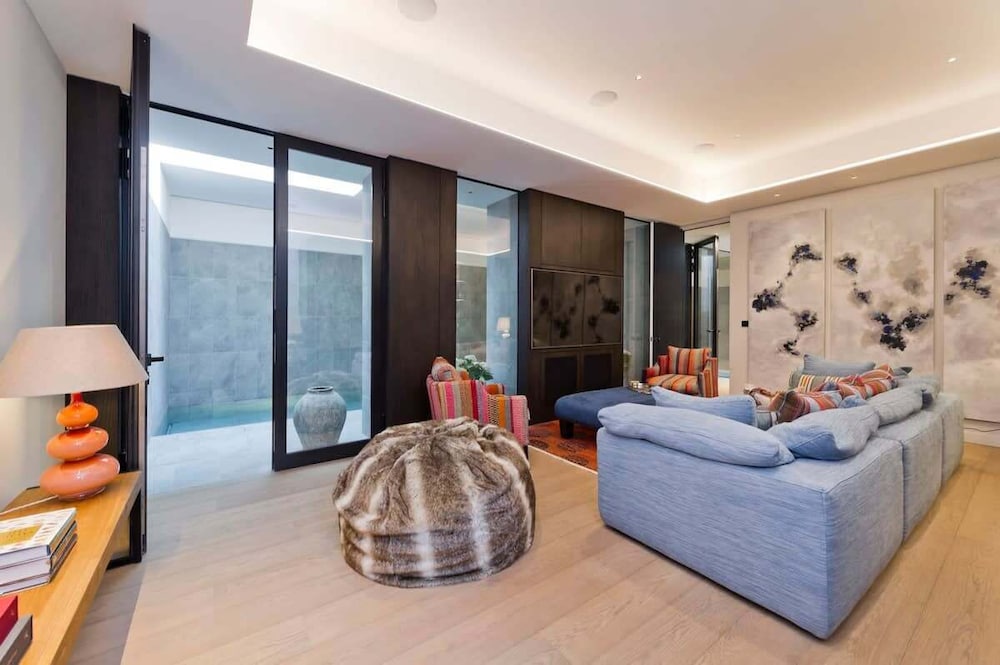 5 Bed House w/ Indoor Pool, Sauna & Private Garden - Fulham