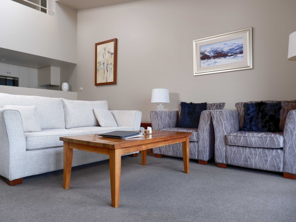 Squatter's Run Apartments