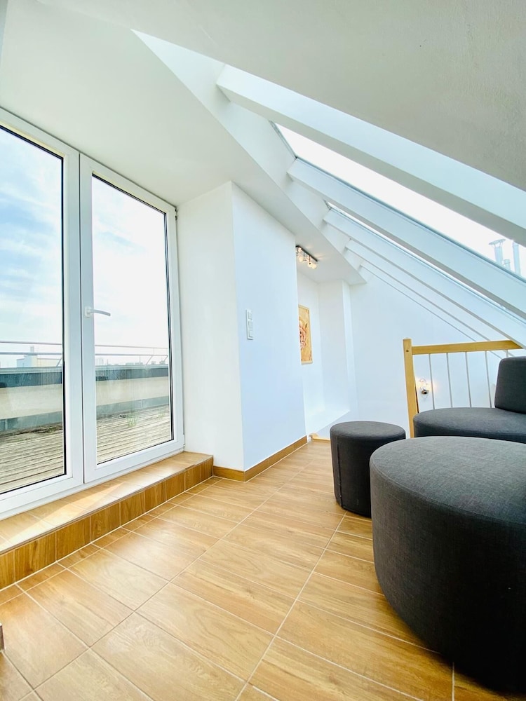 Comfy 3BR Apt With Living Room Balcony