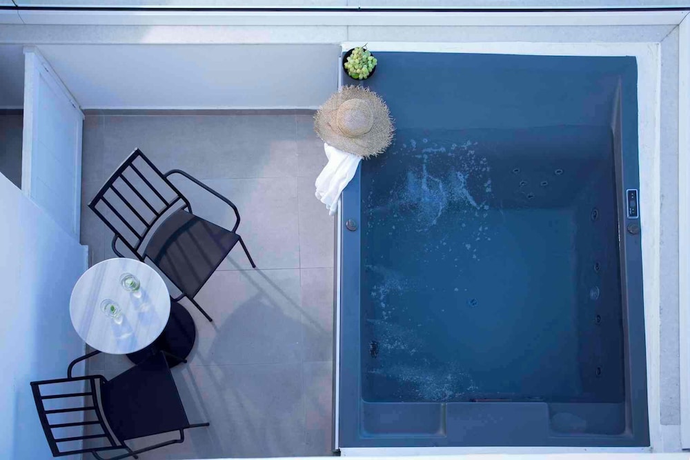 ArmonOia Suites